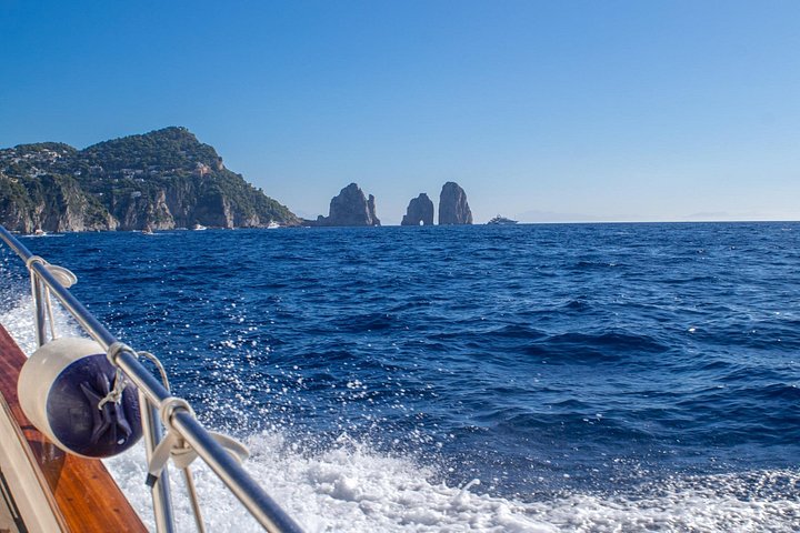 Small group boat tour to Capri from Sorrento, featuring the Blue Grotto and coastal sights, photo 28 | wizardtrip