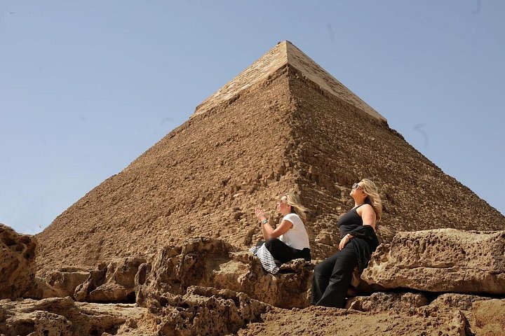 Explore as antigas Pirâmides de Gizé, a Esfinge e desfrute de um passeio de camelo neste tour privado completo do Cairo, foto 28 | wizardtrip
