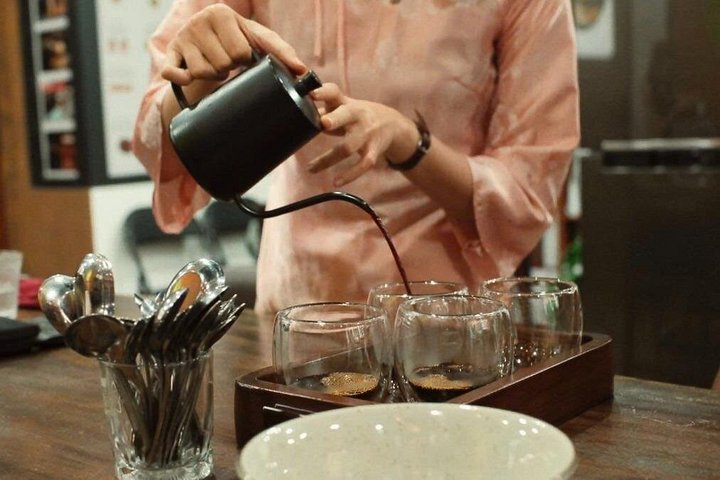 Learn to make traditional Vietnamese coffees like egg, salt, and coconut coffee in Hanoi, photo 6 | wizardtrip