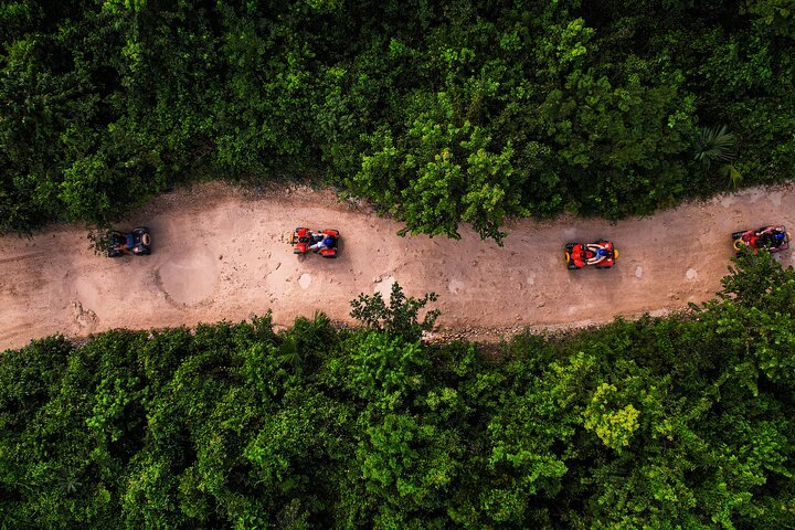 Avonturiers genieten van een quad-avontuur, ziplining en zwemmen in een cenote nabij Playa del Carmen, foto 12 | wizardtrip