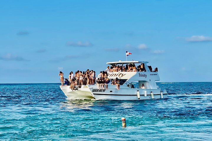 Hip Hop-partybåt endast för vuxna i Punta Cana med DJ, öppen bar och stopp vid sandbank, foto 2 | wizardtrip