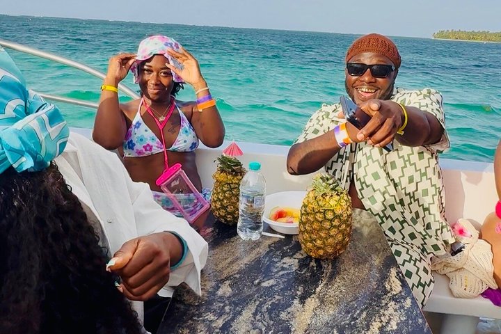 Hip Hop-partybåt endast för vuxna i Punta Cana med DJ, öppen bar och stopp vid sandbank, foto 4 | wizardtrip