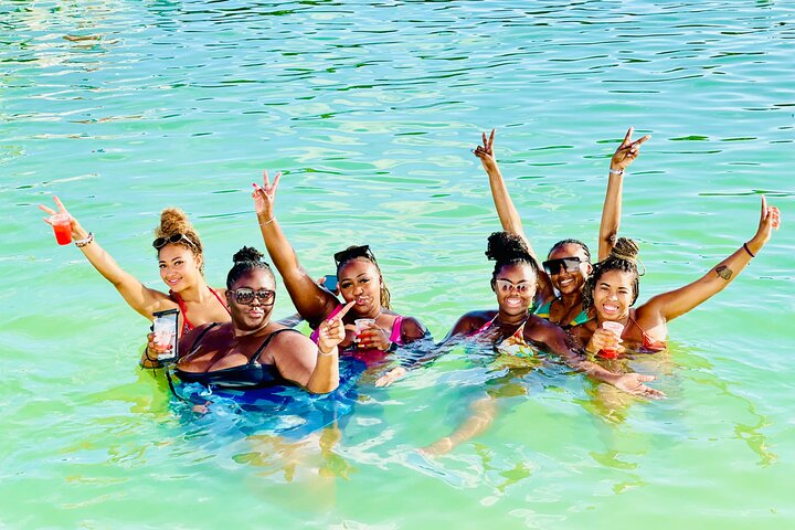 Hip Hop-partybåt endast för vuxna i Punta Cana med DJ, öppen bar och stopp vid sandbank, foto 5 | wizardtrip