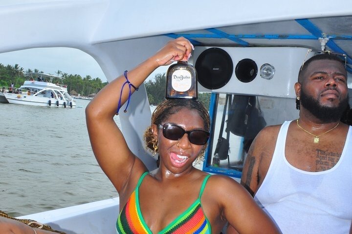 Hip Hop-partybåt endast för vuxna i Punta Cana med DJ, öppen bar och stopp vid sandbank, foto 7 | wizardtrip