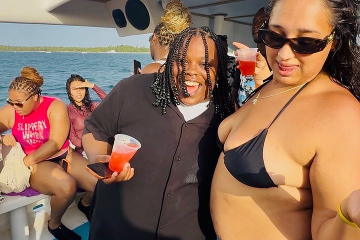 Hip Hop-partybåt endast för vuxna i Punta Cana med DJ, öppen bar och stopp vid sandbank, foto 17 | wizardtrip