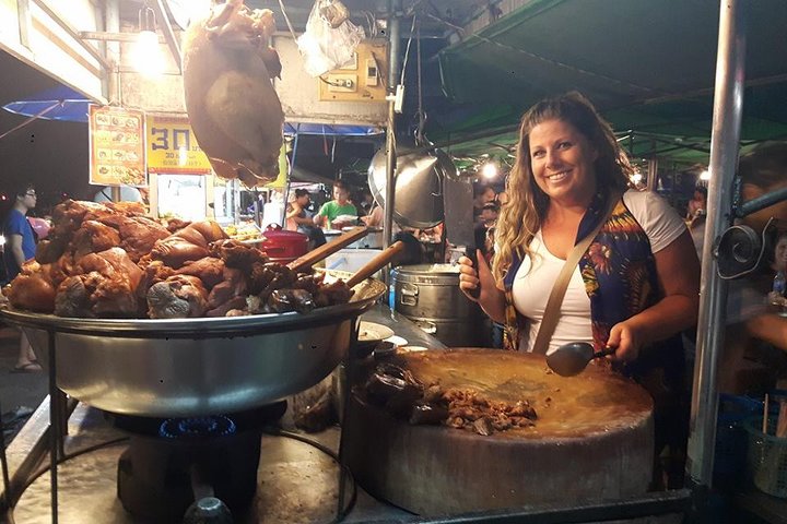 Tour Nocturno de Comida Callejera en Chiang Mai en Grupo Reducido | wizardtrip