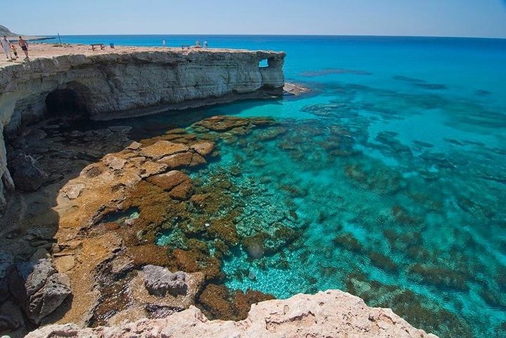 Aventure en jeep explorant des grottes marines, des ponts naturels et des plages à Ayia Napa, Chypre, photo 7 | wizardtrip