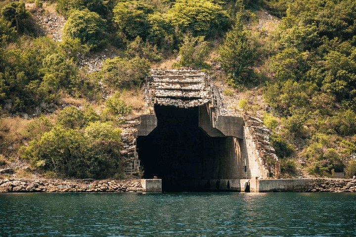 モンテネグロの青の洞窟とコトル湾を巡るボートツアー、写真9 | wizardtrip