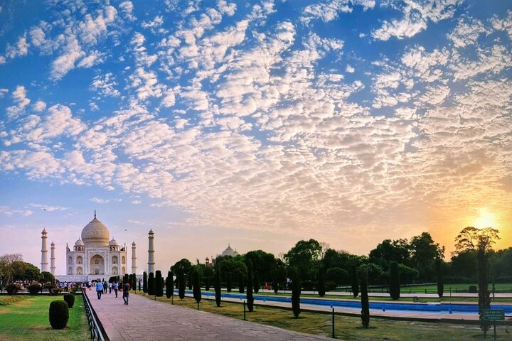Visite du Taj Mahal au lever du soleil – Billets d'entrée et guide inclus | wizardtrip