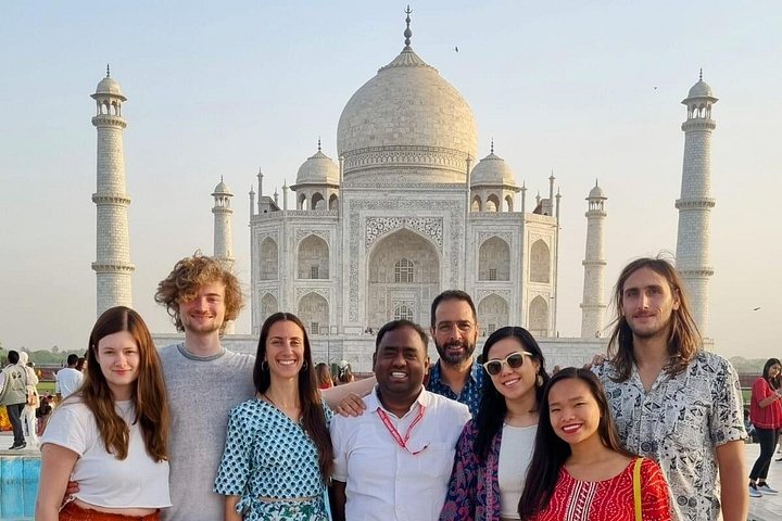 Visite au lever du soleil du Taj Mahal à Agra, en Inde, présentant son architecture emblématique en marbre, photo 6 | wizardtrip