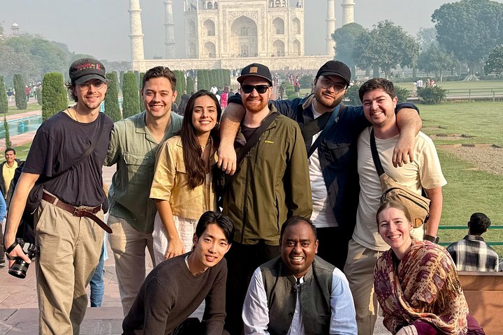 Visite au lever du soleil du Taj Mahal à Agra, en Inde, présentant son architecture emblématique en marbre, photo 7 | wizardtrip