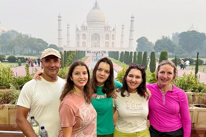 Visite au lever du soleil du Taj Mahal à Agra, en Inde, présentant son architecture emblématique en marbre, photo 17 | wizardtrip