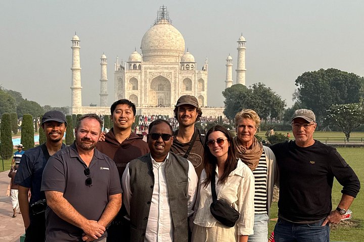 Visite au lever du soleil du Taj Mahal à Agra, en Inde, présentant son architecture emblématique en marbre, photo 18 | wizardtrip