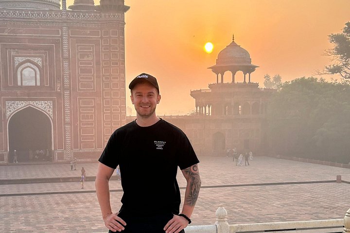 Visite au lever du soleil du Taj Mahal à Agra, en Inde, présentant son architecture emblématique en marbre, photo 22 | wizardtrip