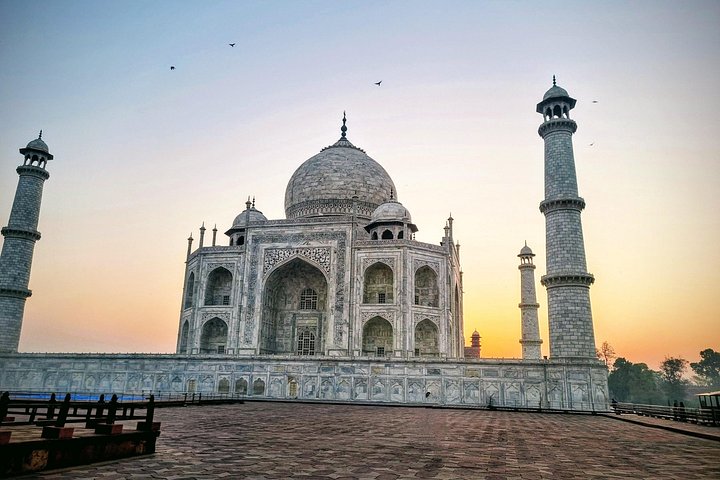 Visite au lever du soleil du Taj Mahal à Agra, en Inde, présentant son architecture emblématique en marbre, photo 23 | wizardtrip