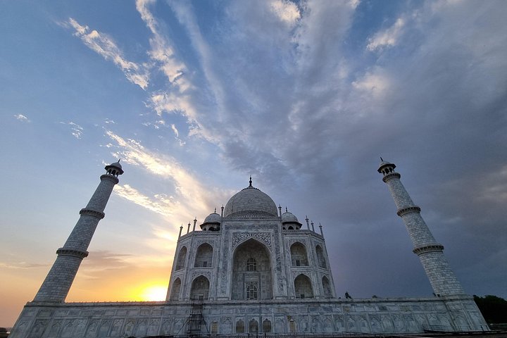 Visite au lever du soleil du Taj Mahal à Agra, en Inde, présentant son architecture emblématique en marbre, photo 24 | wizardtrip