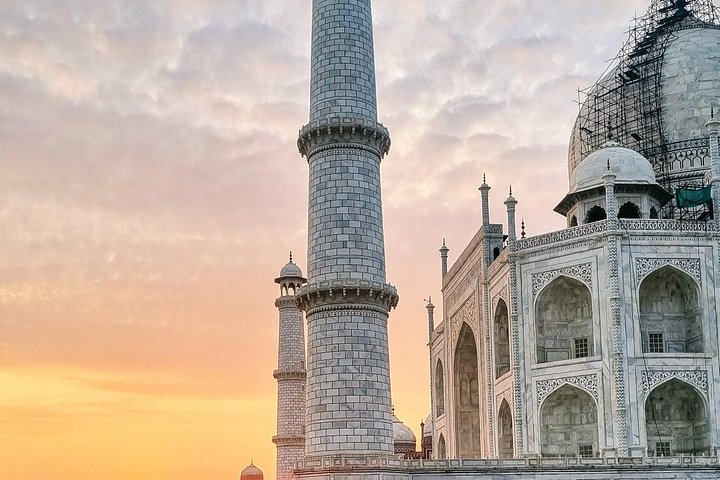 Visite au lever du soleil du Taj Mahal à Agra, en Inde, présentant son architecture emblématique en marbre, photo 25 | wizardtrip