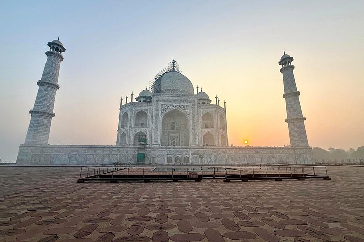 Visite au lever du soleil du Taj Mahal à Agra, en Inde, présentant son architecture emblématique en marbre, photo 26 | wizardtrip