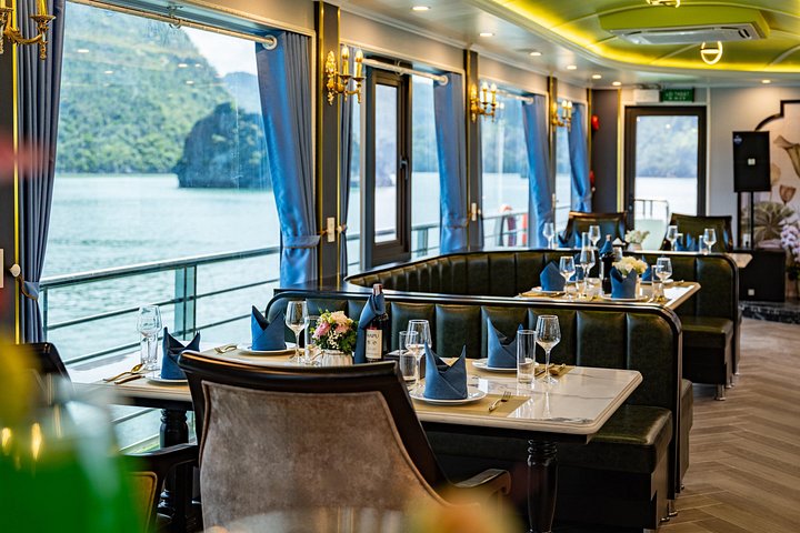 Luksuriøst dagscruise som utforsker de fantastiske kalksteinskarstene og smaragdgrønne vannet i Ha Long Bay, Vietnam, foto 9 | wizardtrip