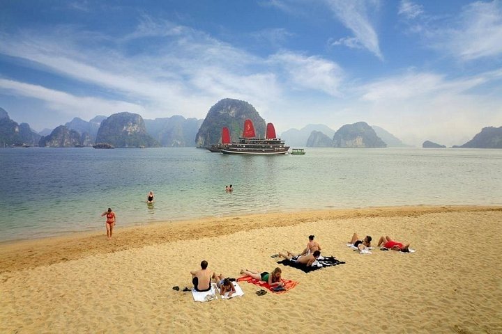 Luksuriøst 5-stjernet krydstogt, der sejler gennem de fantastiske kalkstensklipper i Halong Bay, Vietnam, foto 7 | wizardtrip