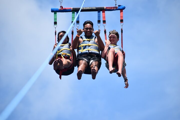 Paraseilingseventyr over det klare vannet i Waikiki, Hawaii, med utsikt over Diamond Head, foto 8 | wizardtrip