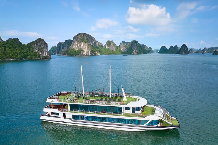 Halong Heritage Luxury Day Cruise with Buffet Lunch & Limousine Transfer | wizardtrip