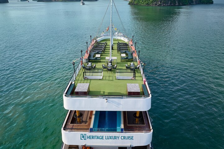 Croisière de luxe d'une journée dans la baie d'Halong, Vietnam, avec grottes, îles et transfert en limousine, photo 7 | wizardtrip