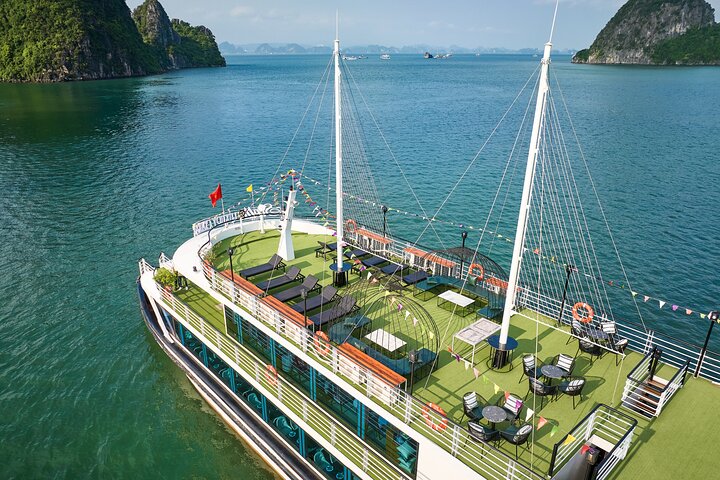 Croisière de luxe d'une journée dans la baie d'Halong, Vietnam, avec grottes, îles et transfert en limousine, photo 9 | wizardtrip