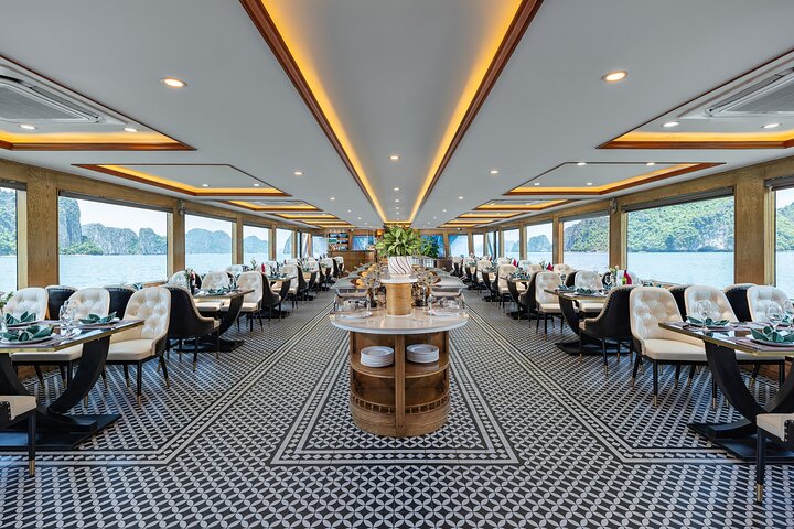 Croisière de luxe d'une journée dans la baie d'Halong, Vietnam, avec grottes, îles et transfert en limousine, photo 12 | wizardtrip