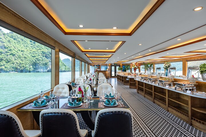 Croisière de luxe d'une journée dans la baie d'Halong, Vietnam, avec grottes, îles et transfert en limousine, photo 15 | wizardtrip