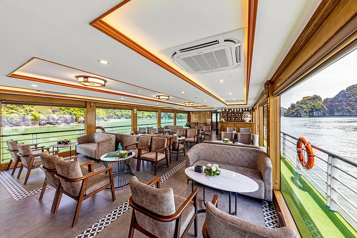 Croisière de luxe d'une journée dans la baie d'Halong, Vietnam, avec grottes, îles et transfert en limousine, photo 20 | wizardtrip