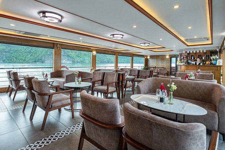 Croisière de luxe d'une journée dans la baie d'Halong, Vietnam, avec grottes, îles et transfert en limousine, photo 29 | wizardtrip