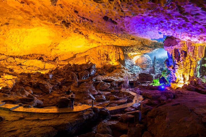 Croisière de luxe d'une journée dans la baie d'Halong, Vietnam, avec grottes, îles et transfert en limousine, photo 32 | wizardtrip