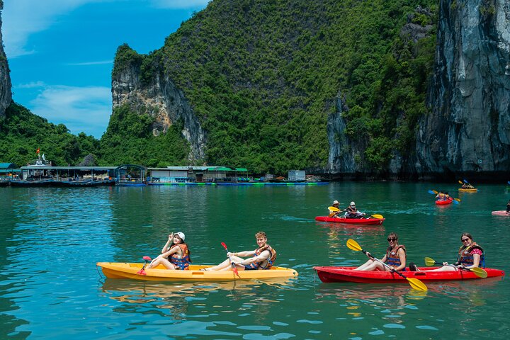 Croisière de luxe d'une journée dans la baie d'Halong, Vietnam, avec grottes, îles et transfert en limousine, photo 35 | wizardtrip