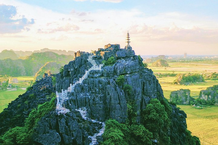 Full-day tour exploring Ninh Binh's heritage sites, including Hoa Lu, Tam Coc, and Mua Cave, from Hanoi, photo 11 | wizardtrip