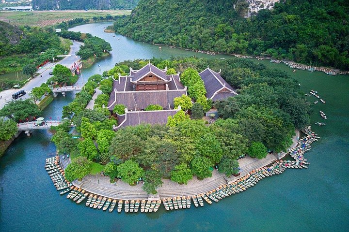 Full-day tour exploring Ninh Binh's heritage sites, including Hoa Lu, Tam Coc, and Mua Cave, from Hanoi, photo 12 | wizardtrip