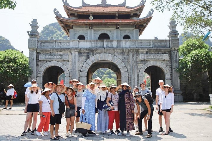 Full-day tour exploring Ninh Binh's heritage sites, including Hoa Lu, Tam Coc, and Mua Cave, from Hanoi, photo 13 | wizardtrip