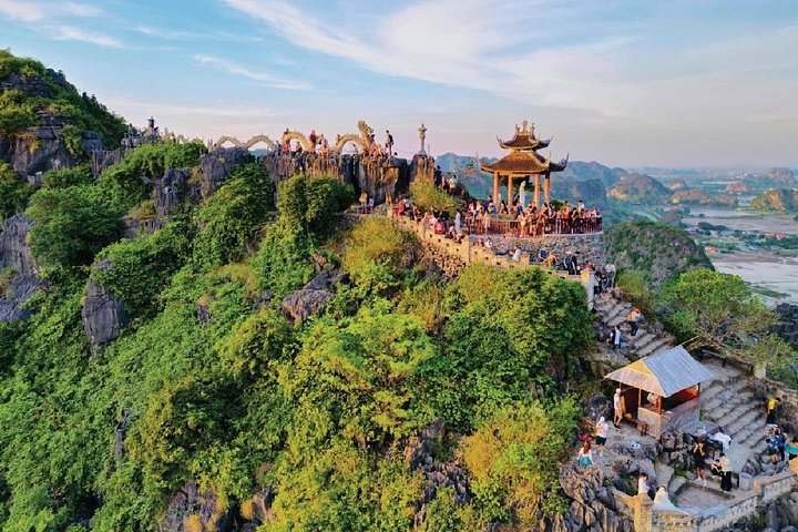 Full-day tour exploring Ninh Binh's heritage sites, including Hoa Lu, Tam Coc, and Mua Cave, from Hanoi, photo 14 | wizardtrip