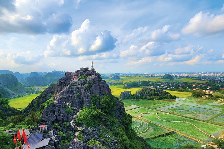 Full-day tour exploring Ninh Binh's heritage sites, including Hoa Lu, Tam Coc, and Mua Cave, from Hanoi, photo 16 | wizardtrip
