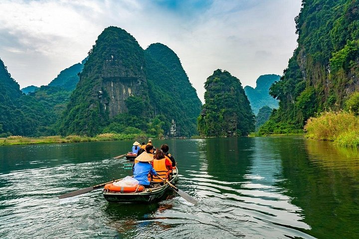Full-day tour exploring Ninh Binh's heritage sites, including Hoa Lu, Tam Coc, and Mua Cave, from Hanoi, photo 17 | wizardtrip