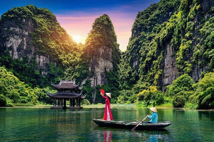 Full-day tour exploring Ninh Binh's heritage sites, including Hoa Lu, Tam Coc, and Mua Cave, from Hanoi, photo 18 | wizardtrip