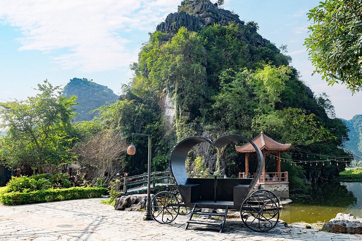 Full-day tour exploring Ninh Binh's heritage sites, including Hoa Lu, Tam Coc, and Mua Cave, from Hanoi, photo 28 | wizardtrip