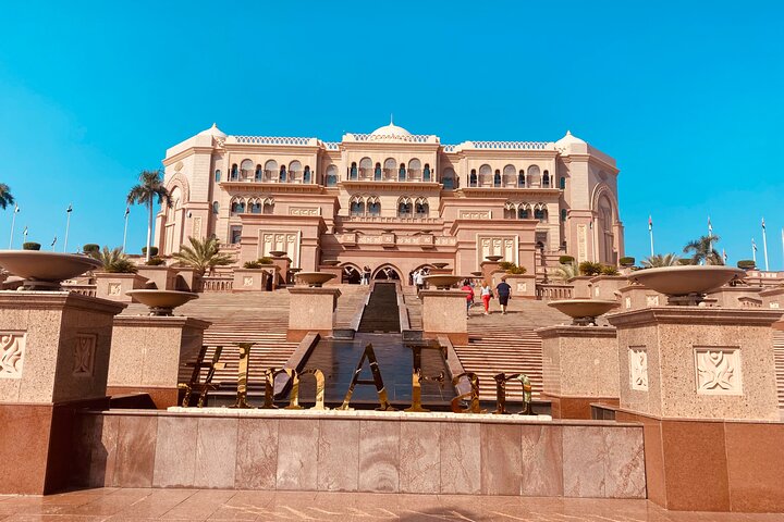 Visite d'une demi-journée des sites emblématiques d'Abu Dhabi, y compris la Grande Mosquée et l'Emirates Palace, photo 12 | wizardtrip