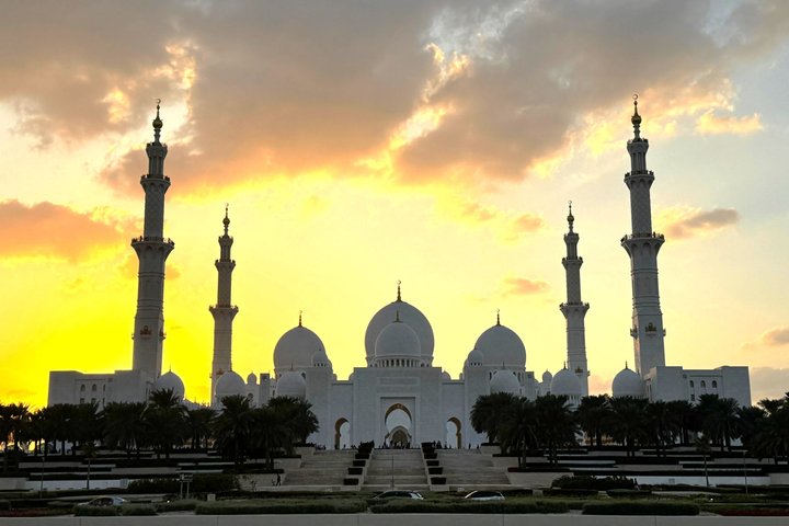 Visite d'une demi-journée des sites emblématiques d'Abu Dhabi, y compris la Grande Mosquée et l'Emirates Palace, photo 15 | wizardtrip