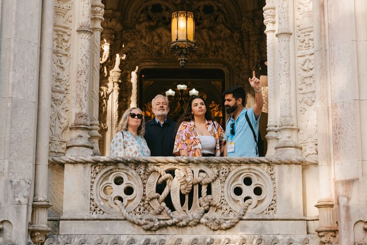 Explorez la région magique de Sintra, y compris le coloré Palais de Pena et la mystique Quinta da Regaleira, lors d'une visite guidée depuis Lisbonne, photo 6 | wizardtrip