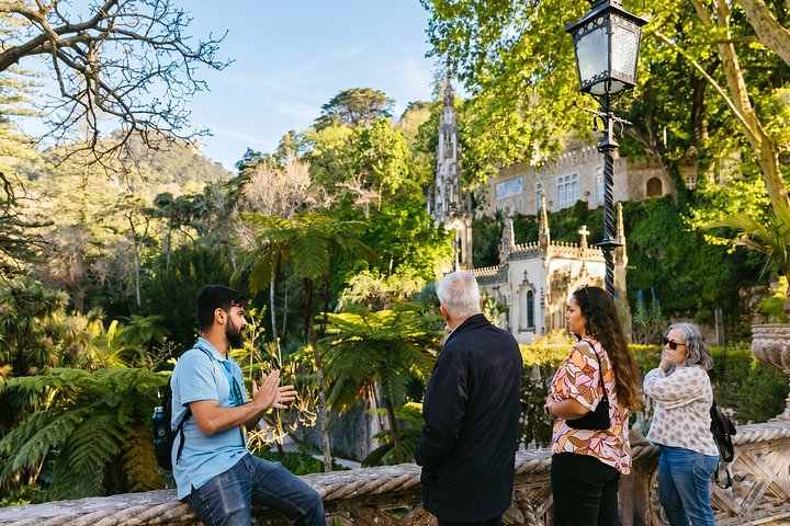 Explorez la région magique de Sintra, y compris le coloré Palais de Pena et la mystique Quinta da Regaleira, lors d'une visite guidée depuis Lisbonne, photo 9 | wizardtrip