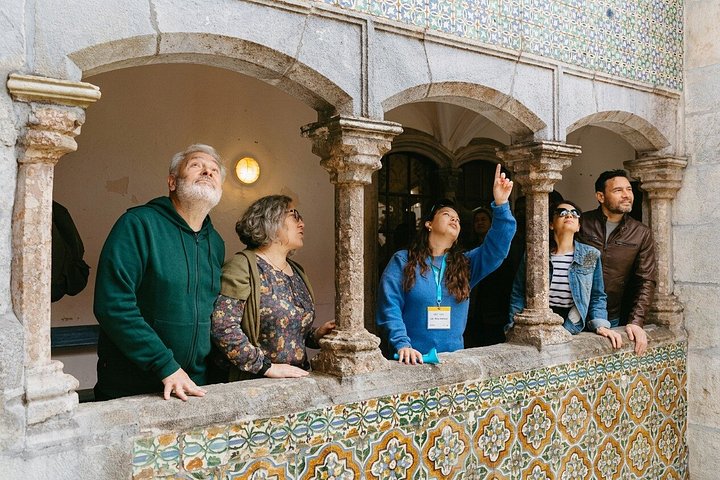 Explorez la région magique de Sintra, y compris le coloré Palais de Pena et la mystique Quinta da Regaleira, lors d'une visite guidée depuis Lisbonne, photo 11 | wizardtrip