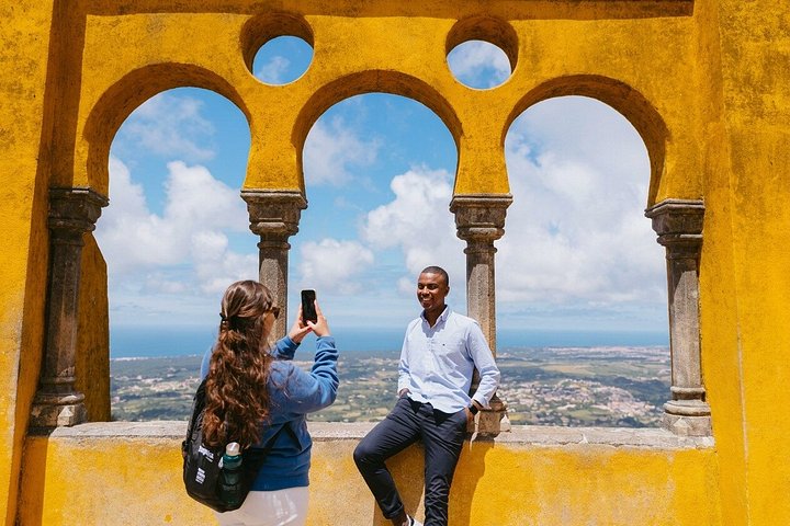 Explorez la région magique de Sintra, y compris le coloré Palais de Pena et la mystique Quinta da Regaleira, lors d'une visite guidée depuis Lisbonne, photo 14 | wizardtrip