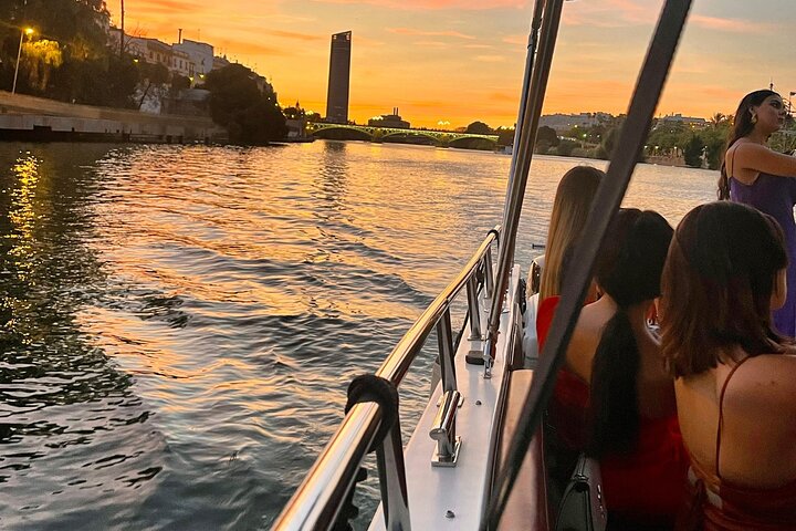Enjoy a scenic boat tour on the Guadalquivir River in Seville, passing by landmarks like Torre del Oro and Triana Bridge, photo 7 | wizardtrip