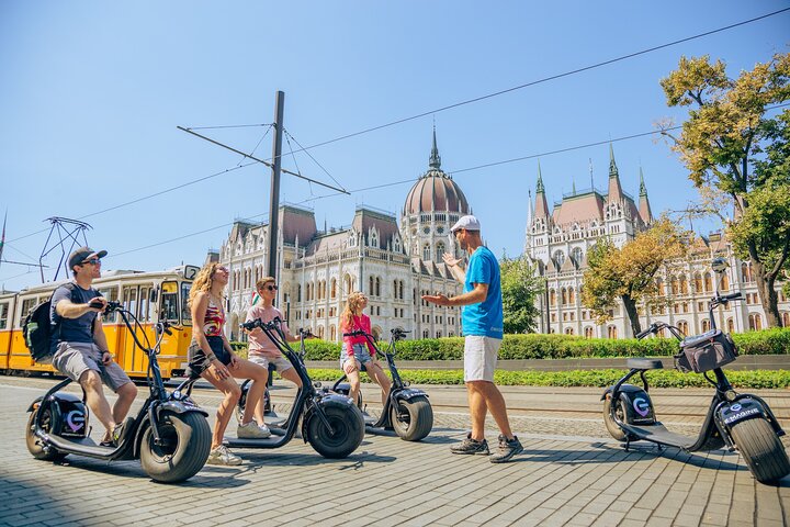 Budapest E-Scooter Tour: Kleine Gruppe mit MonsteRoller | wizardtrip
